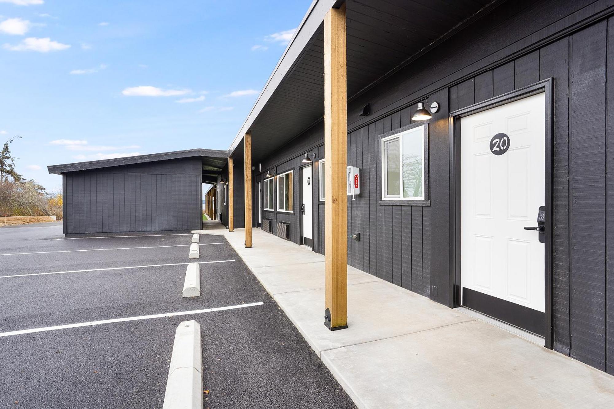 South Bay Inn ウェストポート エクステリア 写真